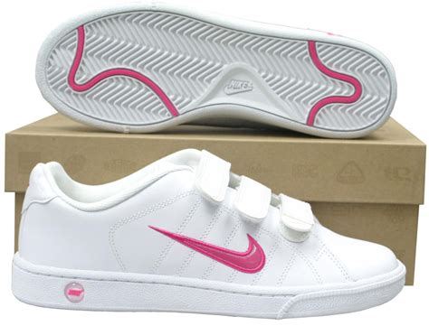 nike trainers with velcro straps